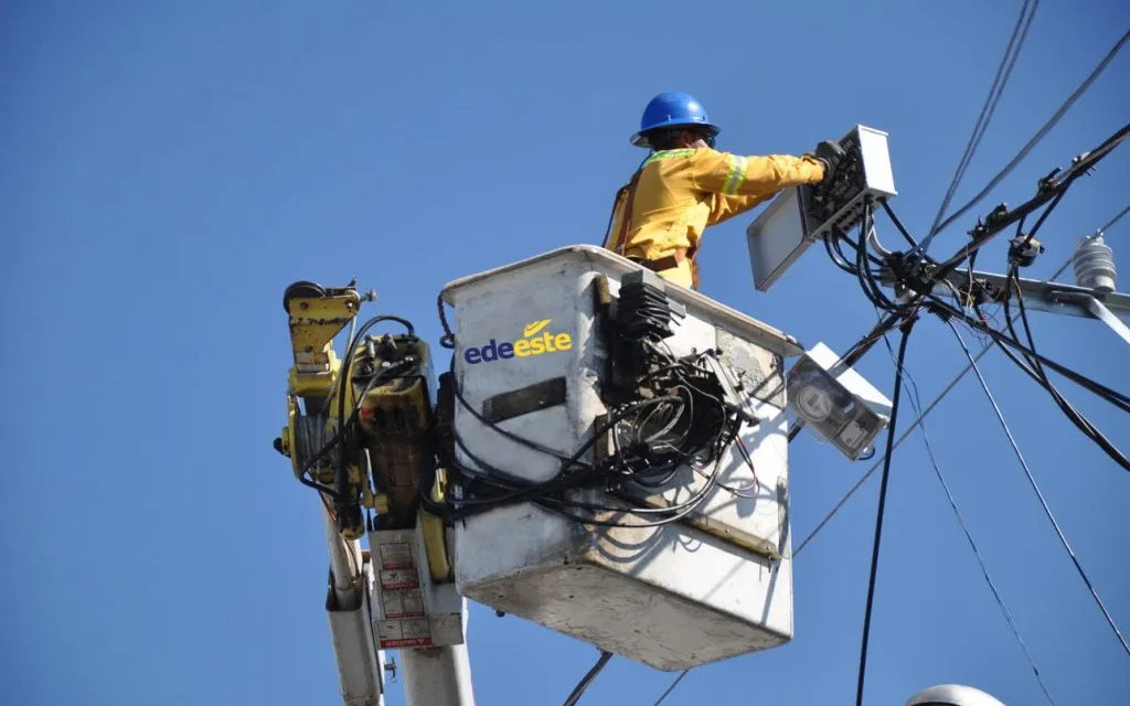 Ciudadana denuncia factura eléctrica elevada por la empresa distribuidora Edeeste