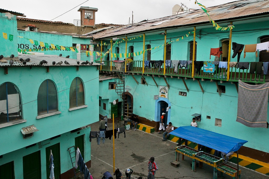 Un reo trató de ofrecer visitas turísticas dentro de una cárcel en Bolivia