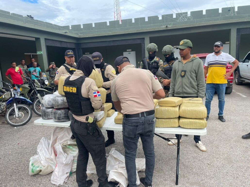 Autoridades ocupan 264 libras de marihuana en Pedernales