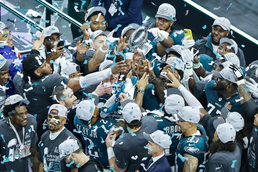 Super Bowl: Eagles destrozan el triplete de los Chiefs y se toman la venganza más dulce