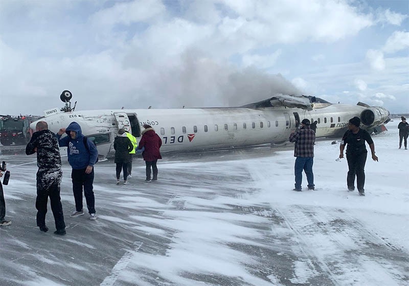 Avión de Delta Airlines se estrella en el aeropuerto de Toronto