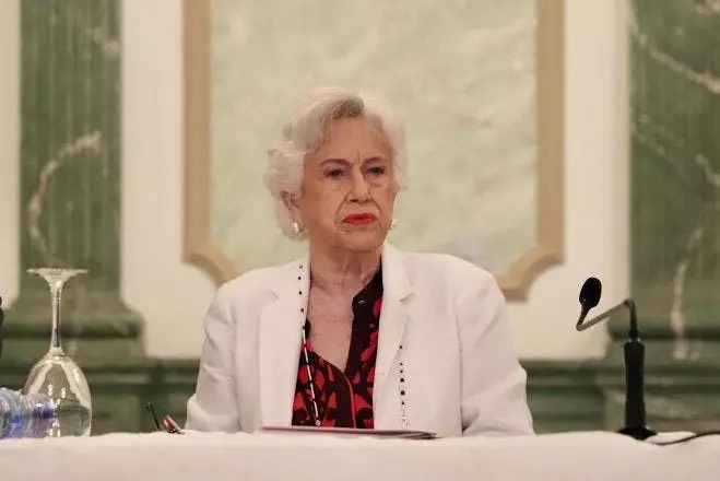 Alcaldesa Carolina Mejía destaca trayectoria de Milagros Ortiz Bosch y le entrega reconocimiento 1 img 5537