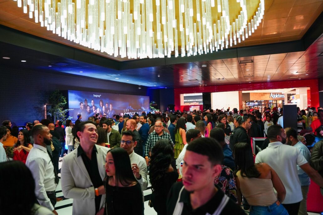 Personalidades «desembarcan» en la premier de la película “Los Rechazados: Operación Submarino”