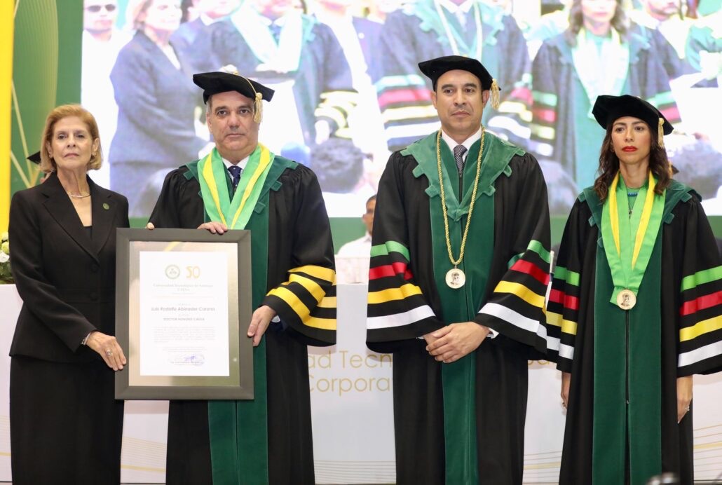 Abinader recibe el título Doctor Honoris Causa de UTESA