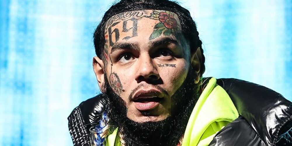 Federales allanaron la casa de Tekashi 6ix9ine en Florida; incautaron armas de fuego y drogas