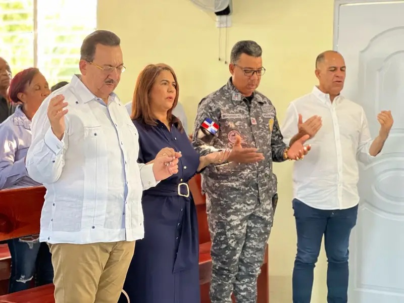 Senador Cristóbal Castillo deja inaugurada la “Capilla San Juan Bautista” en Villa Vilorio de Hato Mayor 1 img 6668
