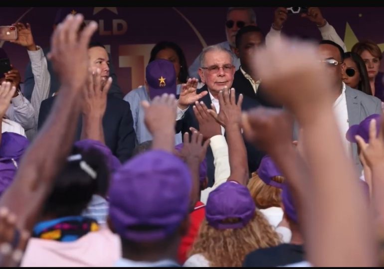 Danilo Medina juramenta a exdirigentes de la Fuerza del Pueblo en La Caleta 1 img 6769 1