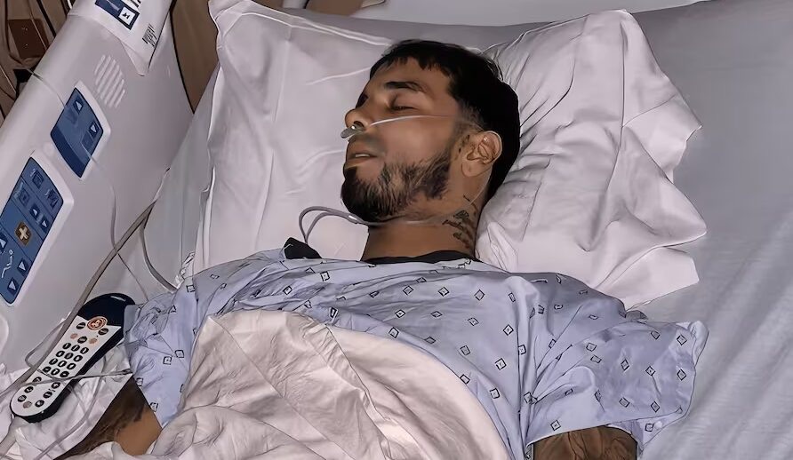 Anuel AA estaría hospitalizado por supuesta infección de tatuaje y afirman “la cosa está fea”