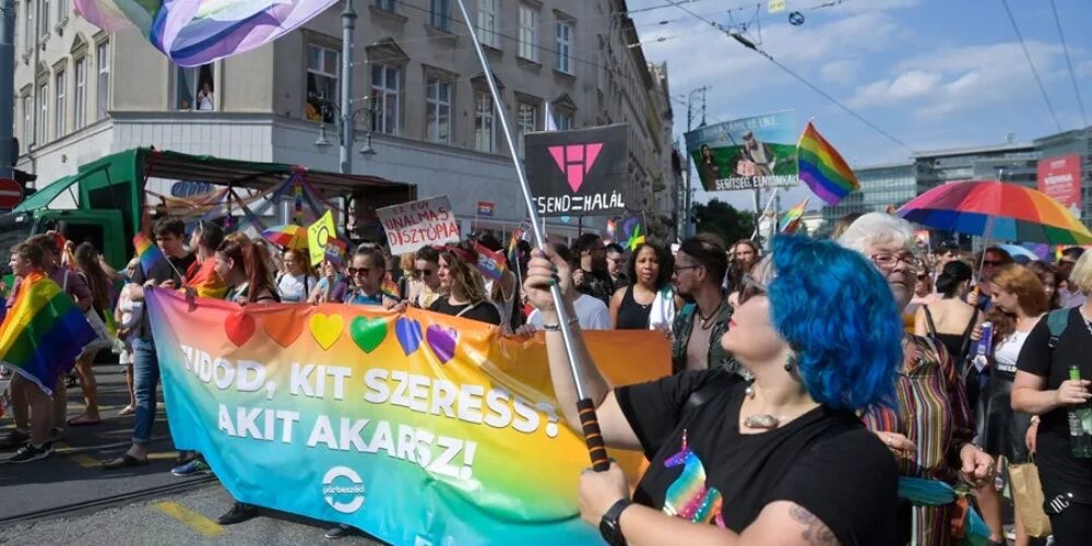 Hungría aprueba ley que prohíbe el desfile de Orgullo LGTBI