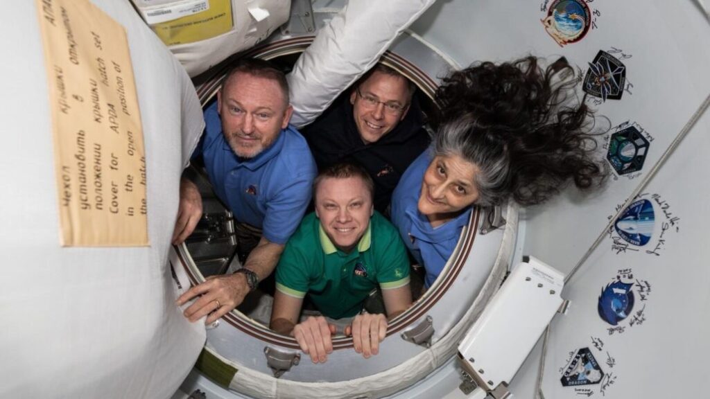 Astronautas de la NASA regresan a la Tierra tras 9 meses varados en la EEI 1 img 6953 1