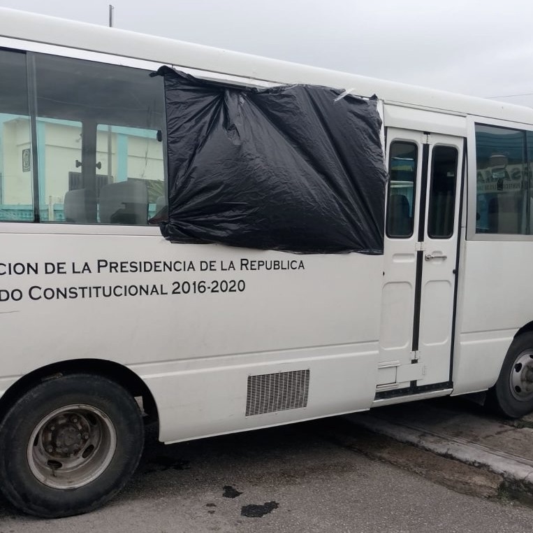 Agreden a pedradas autobús de evangélicos de Sabana de la Mar en en La Romana