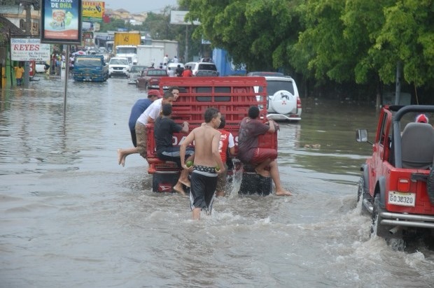 Lluvias provocan grandes inundaciones en sectores y calles de Santiago 1 img 0892 1