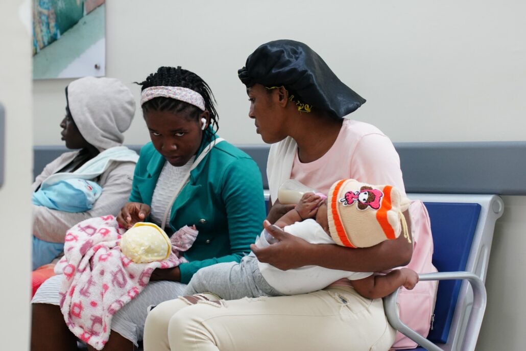Gobierno exigirá identificación, carta de trabajo y prueba domiciliaria a parturientas haitianas en hospitales públicos