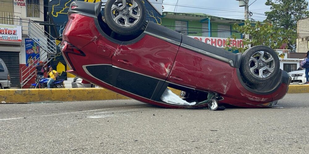 Tres personas resultan lesionadas al volcarse jeepeta en Santiago 1 img 1630 1