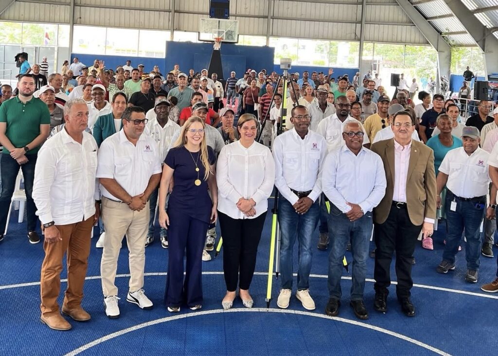 Gobierno inicia proceso de titulación de más de 4,000 solares en Sabana de la Mar 4 img 2538 1