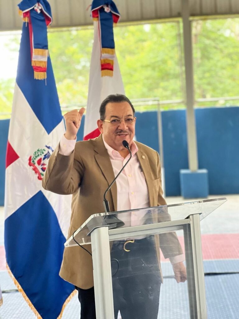 Gobierno inicia proceso de titulación de más de 4,000 solares en Sabana de la Mar 3 img 2541 1