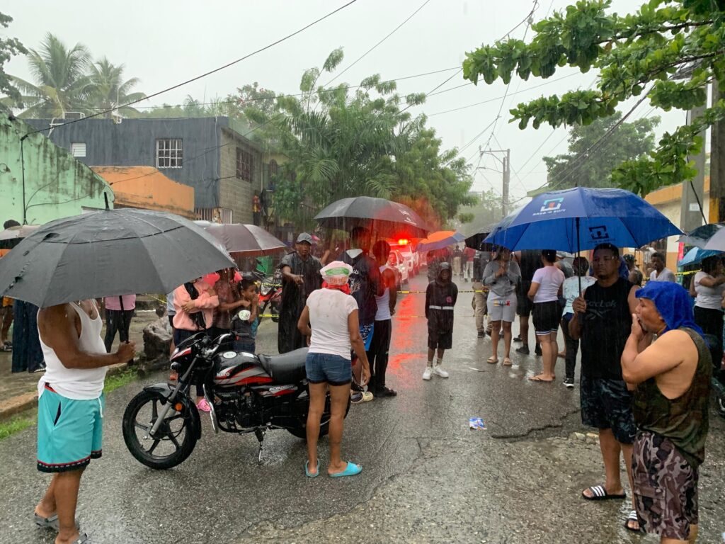 Niña es arrastrada por una corriente hacia alcantarilla durante fuertes lluvias en San Cristóbal 1 img 2576 1