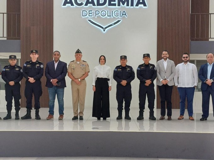 Faride Raful aborda transformación policial y crimen organizado en visita a El Salvador 1 img 2776 1