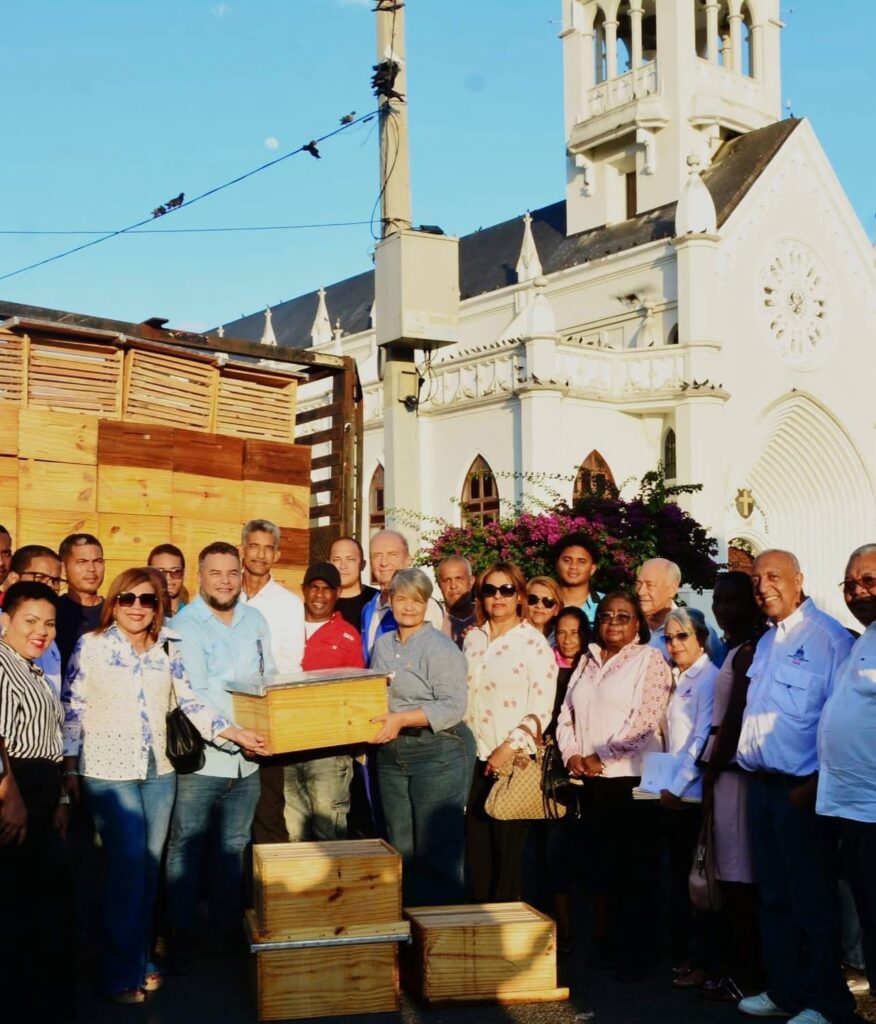 FEDA apuesta a la apicultura para diversificar la economía rural 1 img 3259 1