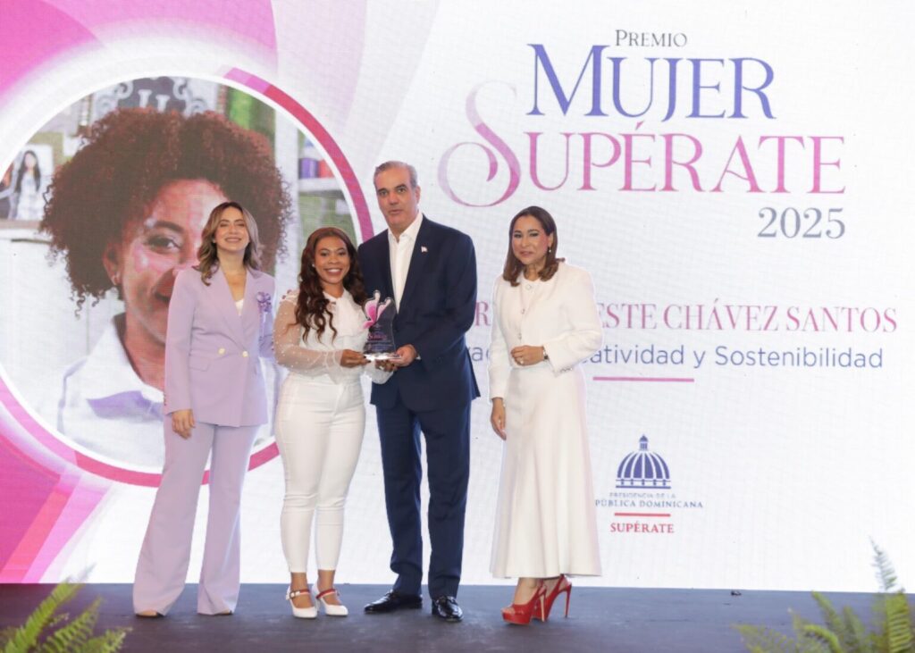 Presidente Abinader entrega premio Mujer Supérate a 36 emprendedoras destacadas 1 img 4450 1