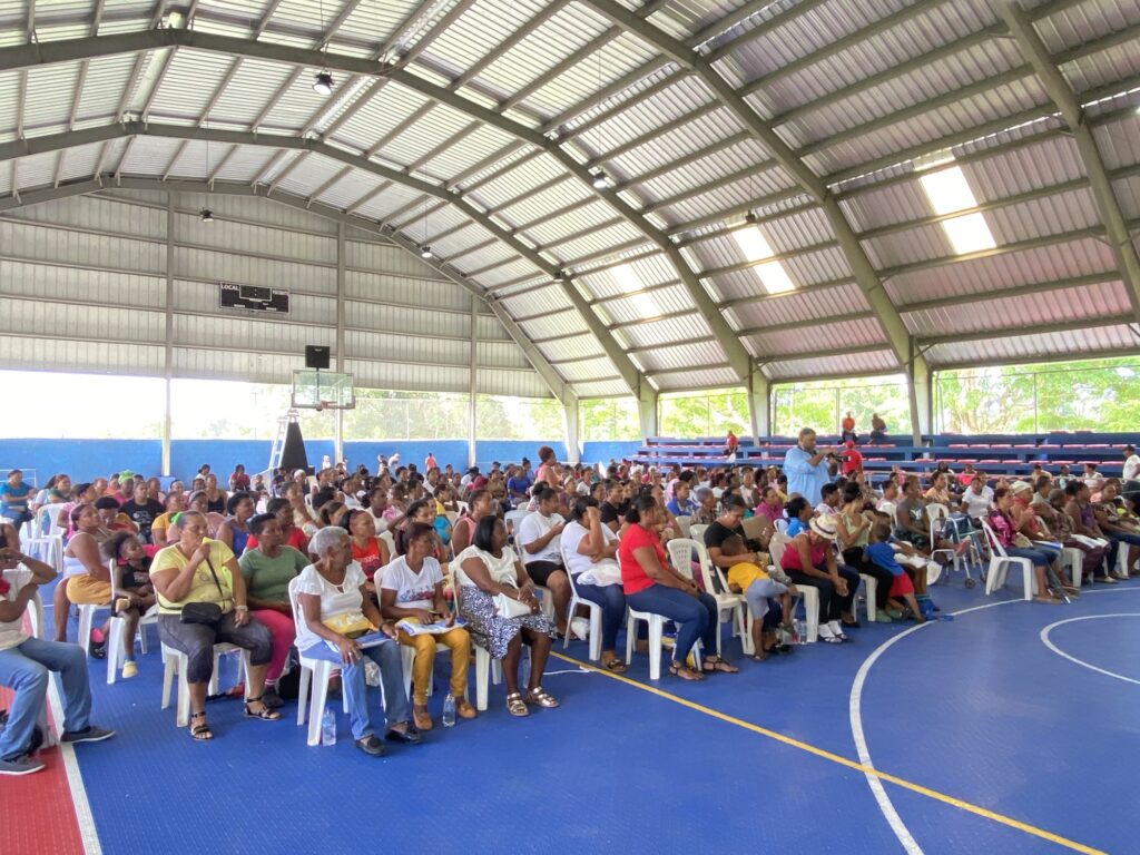 Diputado Héctor Rosa celebra el Día de las Madres en El Valle y Sabana de la Mar 1 img 4606