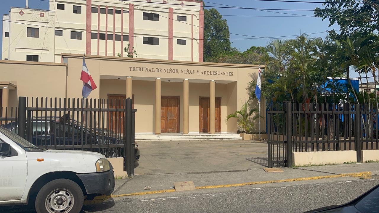 Dos estudiantes son acusados de supuestamente abusar sexualmente a una compañera en Santiago