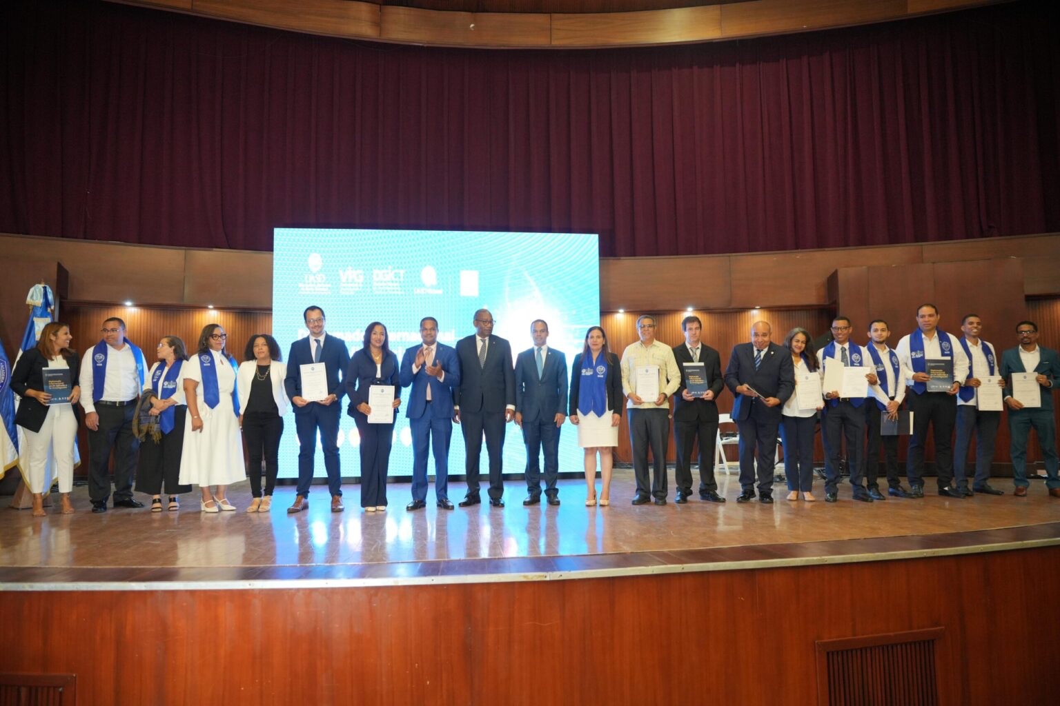 UASD certifica a más de mil profesionales en diplomado sobre Inteligencia Artificial aplicada a la investigación
