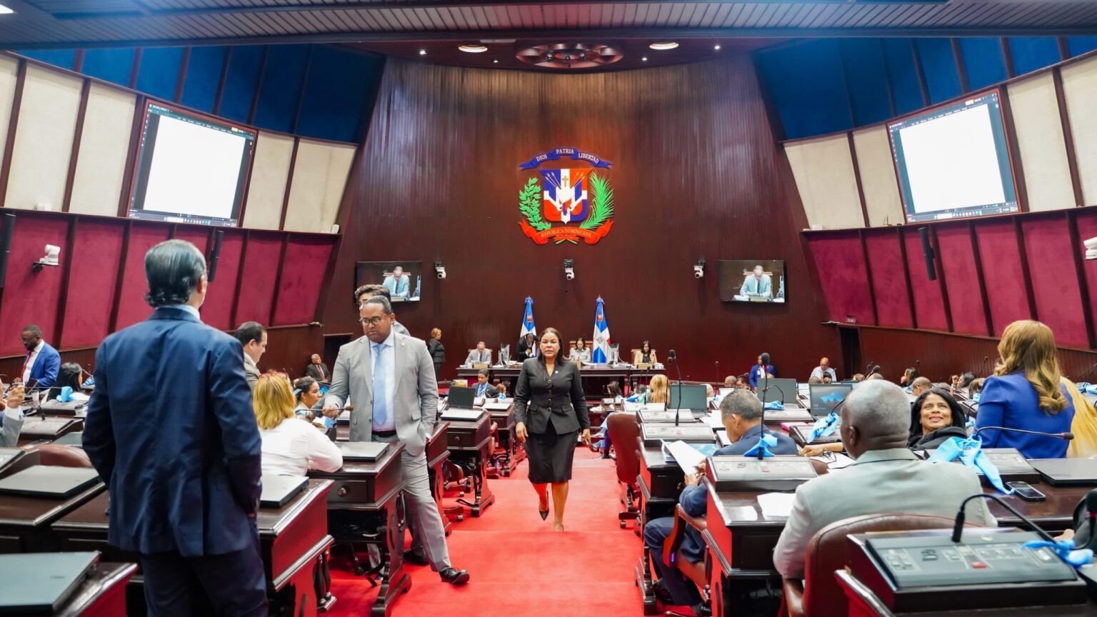 Diputados otorgan mayor poder a ayuntamientos para gestionar el presupuesto