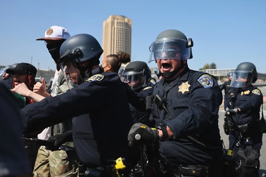 Decenas de arrestados en protestas contra las redadas en varias ciudades de EE.UU. 1 img 6153