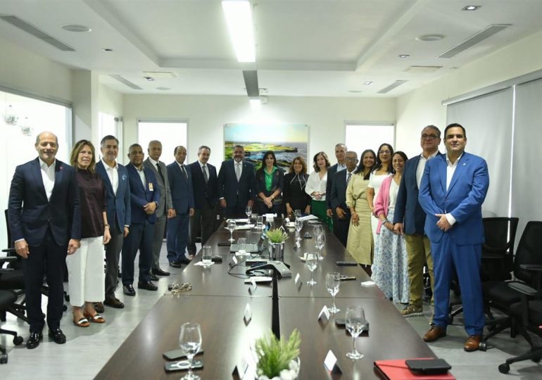 JCE presenta avances de la nueva cédula a Cámara Americana de Comercio 1 img 6251 1