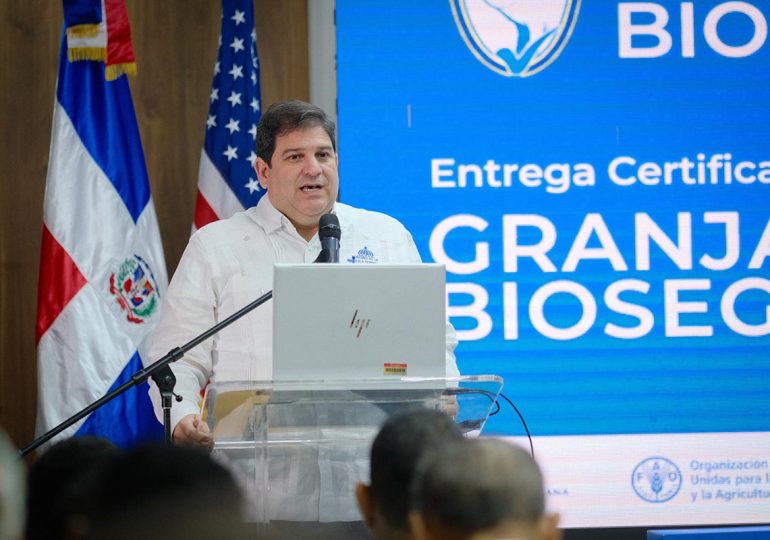 DIGEGA y la FAO entregan certificados en bioseguridad porcina 1 img 6290 1