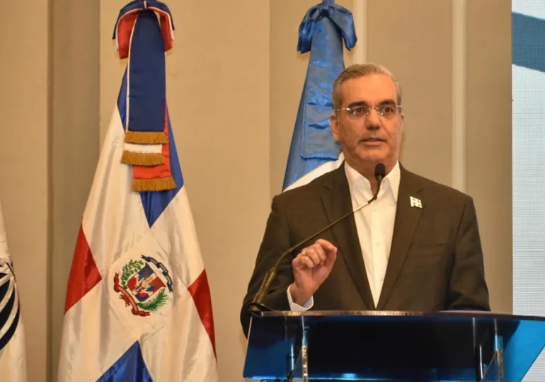 Abinader celebra que RD vuelve a conectar con NY a través aerolínea nacional luego de 30 años 1 img 6430