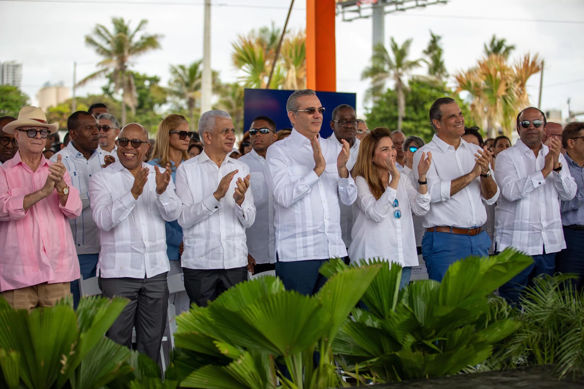 Abinader y Carolina inician gran obra Malecón Deportivo