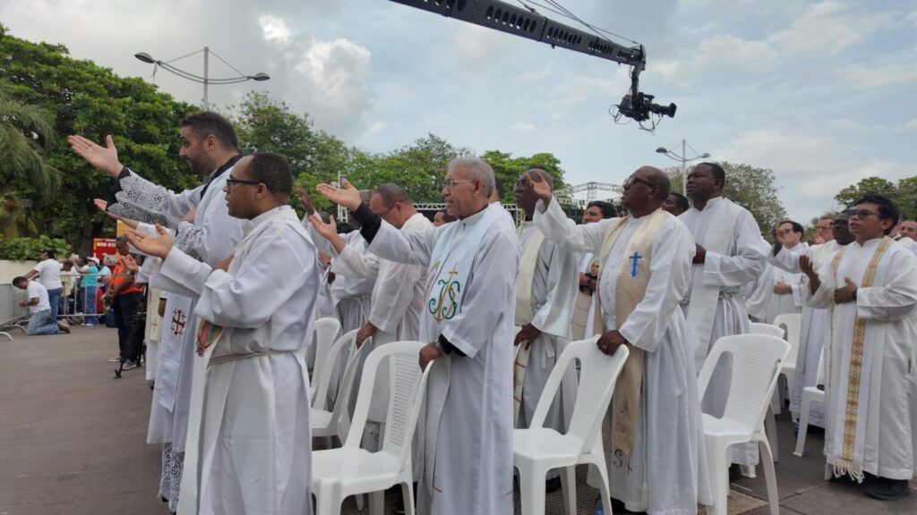 Miles de fieles participan en la celebración de Corpus Christi bajo el lema “Eucaristía, fuente viva de nuestra esperanza” 1 img 6700 1