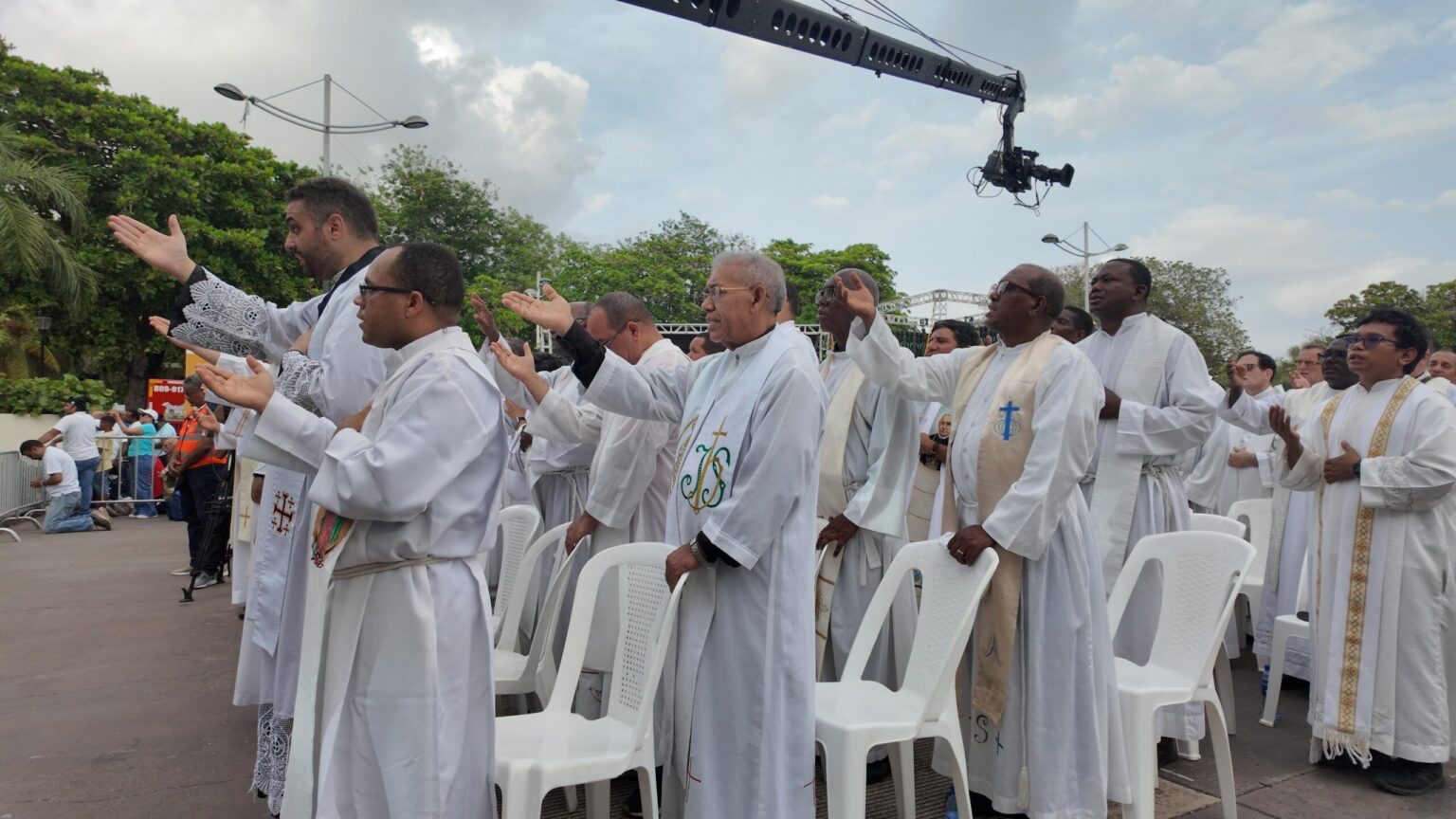 Miles de fieles participan en la celebración de Corpus Christi bajo el lema “Eucaristía, fuente viva de nuestra esperanza”