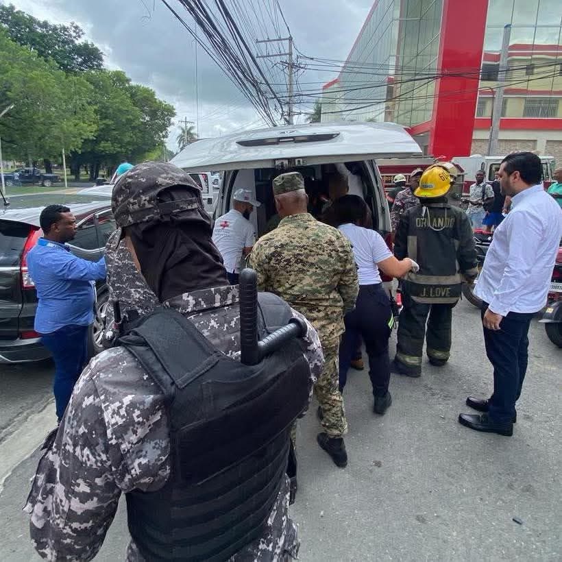 Nueve personas quedaron atrapadas ascensor en Higüey 1 img 6750 1