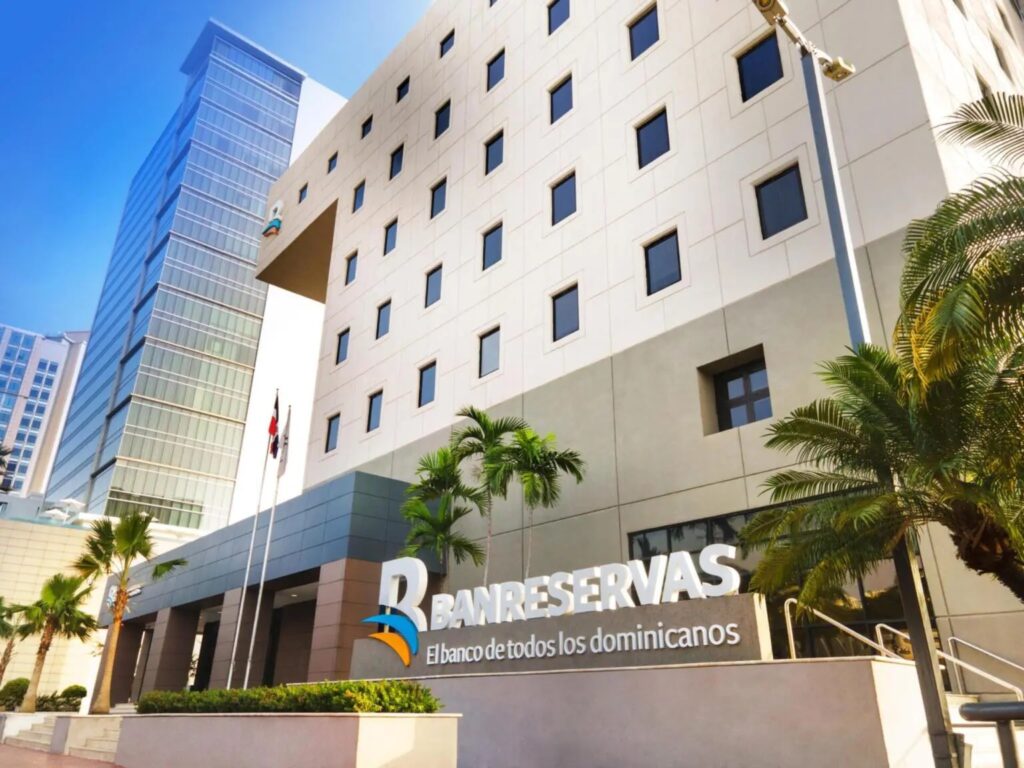 Banreservas recibe cuatro premios World Finance por su gestión de negocios y como Grupo Bancario 1 img 6822