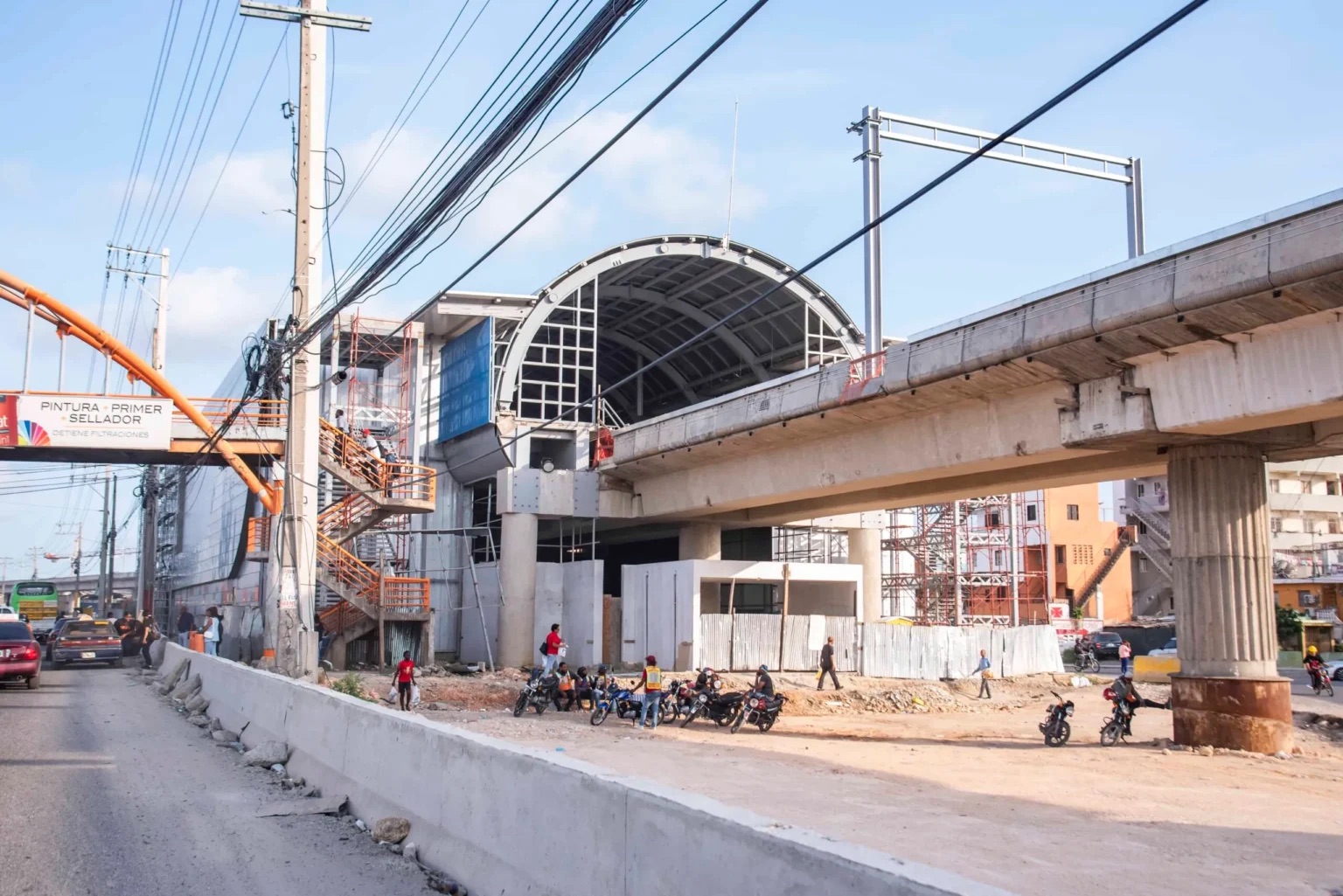 Imponen prisión preventiva a tres hombres acusados de robo de cables del metro