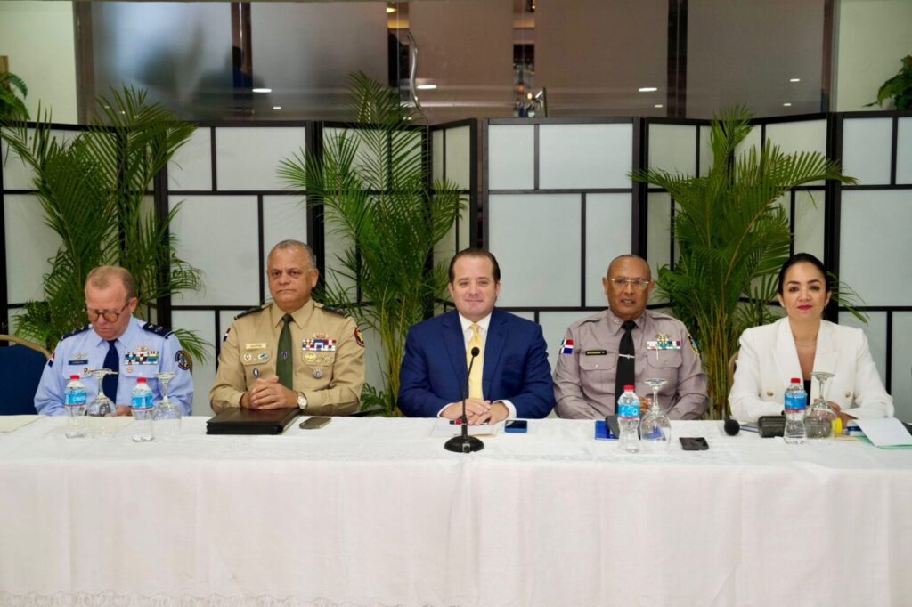 Ministros de la Presidencia, de Defensa y de Interior y Policía encabezan reunión de seguimiento al Plan de Seguridad Ciudadana 1 img 6862 1