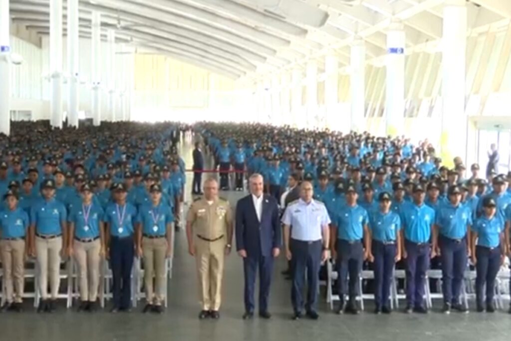 Presidente Abinader encabeza graduación de más de 5 mil jóvenes del Servicio Militar Voluntario 2 img 7149 1