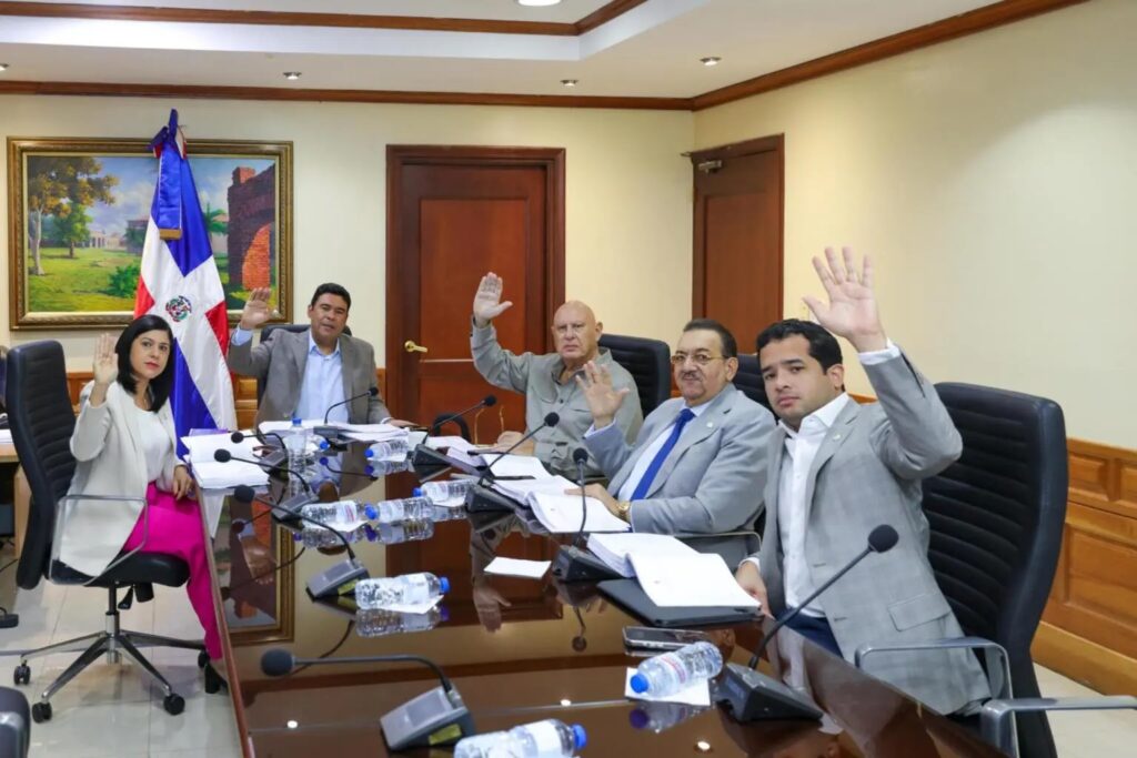 Comisión Especial revisa últimos artículos del proyecto de ley, modifica Código de Trabajo 1 img 7525