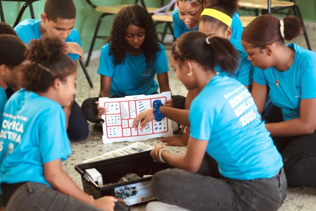 MINERD realiza Campamento de Robótica 2025: más de 21 mil estudiantes participarán en jornada de innovación educativa 1 825084b1 fda9 4e3e badb 432b12efd1eb 1