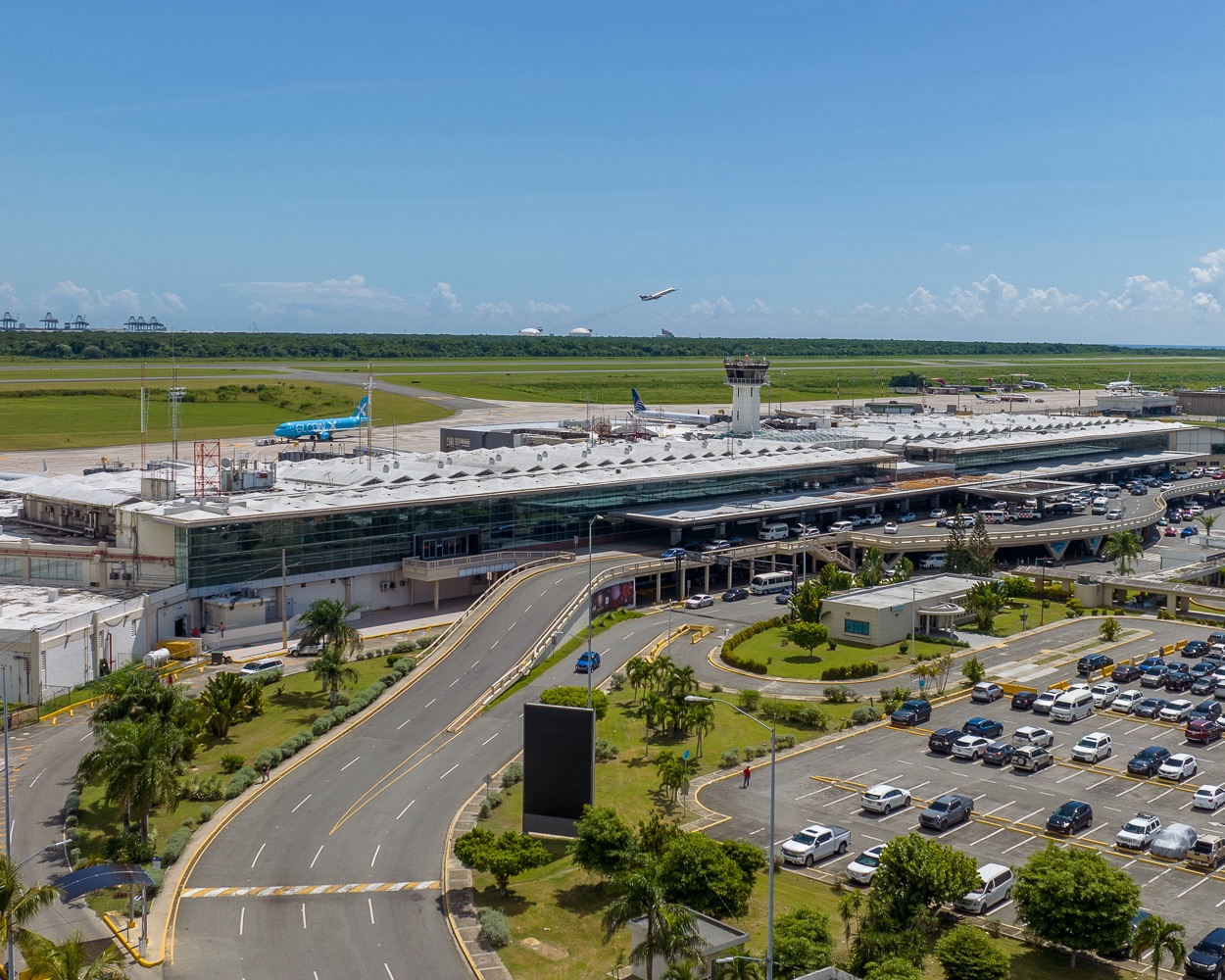 Aerodom anuncia nuevas rutas aéreas conectando Santo Domingo, Puerto Plata y Samaná