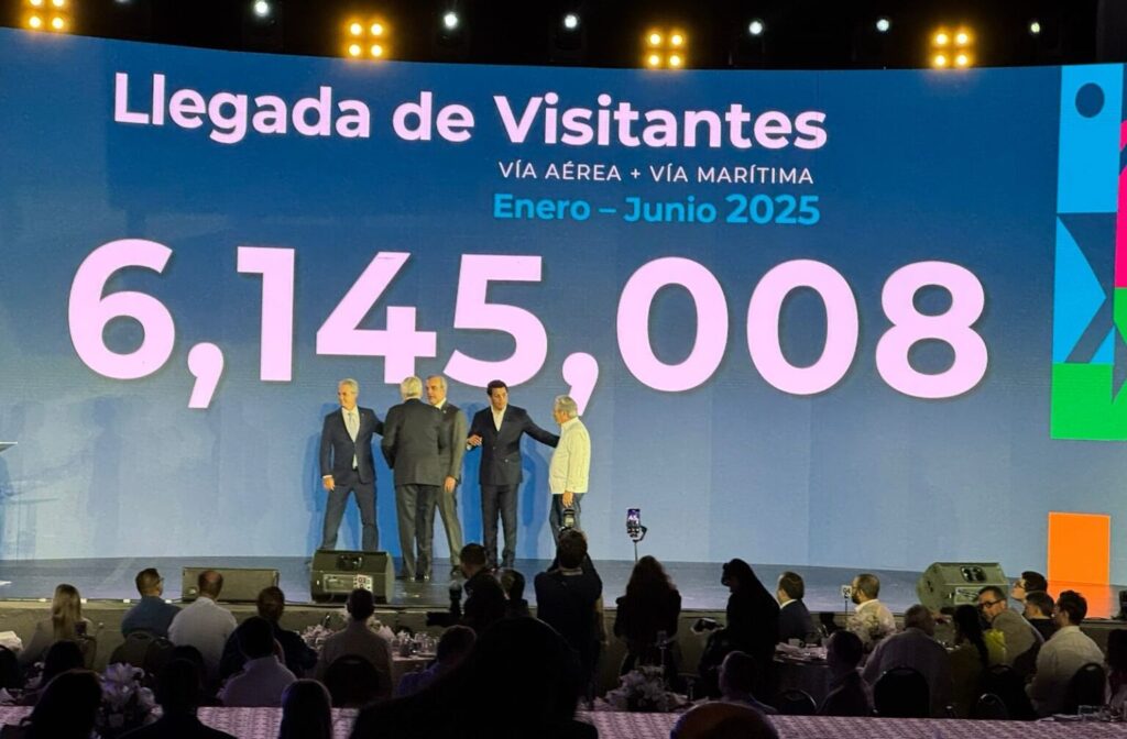RD rompe récord histórico en turismo: más de 6.1 millones de visitantes en el primer semestre de 2025 1 img 8142 1