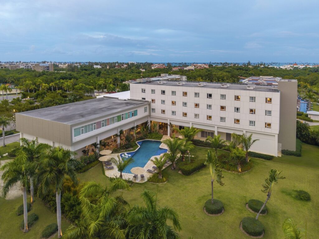 Marca JdV de Hyatt debuta en RD con apertura del Royal Beach Hotel Punta Cana 1 img 8217 1