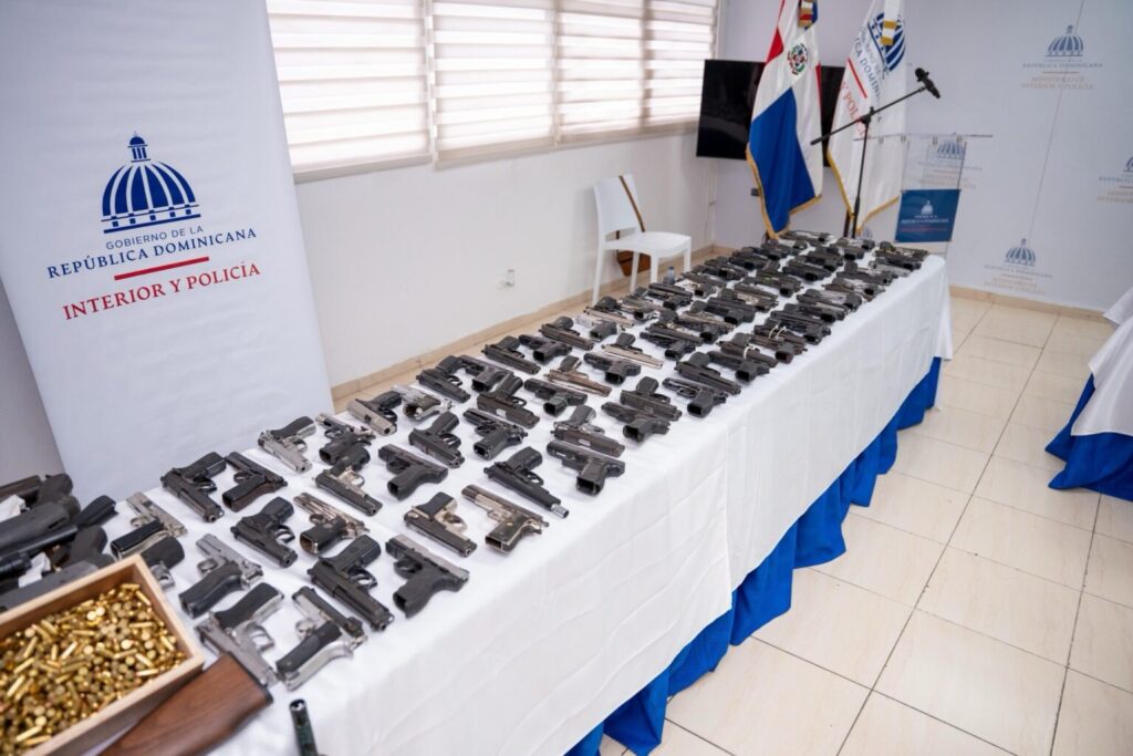 Interior y Policía recibe 218 armas de fuego ilegales que fueron sacadas de las calles 2 img 8406 1