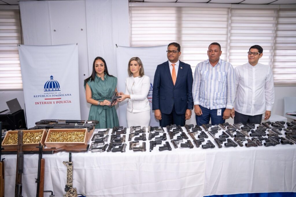 Interior y Policía recibe 218 armas de fuego ilegales que fueron sacadas de las calles 1 img 8407 1