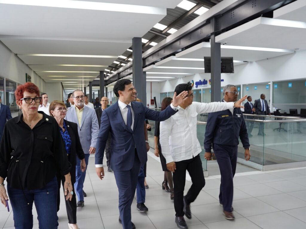 Autoridades supervisan funcionamiento de nueva Escuela de Bellas Artes en SDE 1 img 8408 1