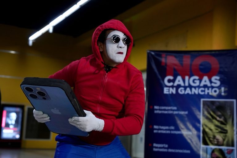 Indotel promueve campaña «No caigas en gancho» sobre llamadas fraudulentas 1 img 8472 1