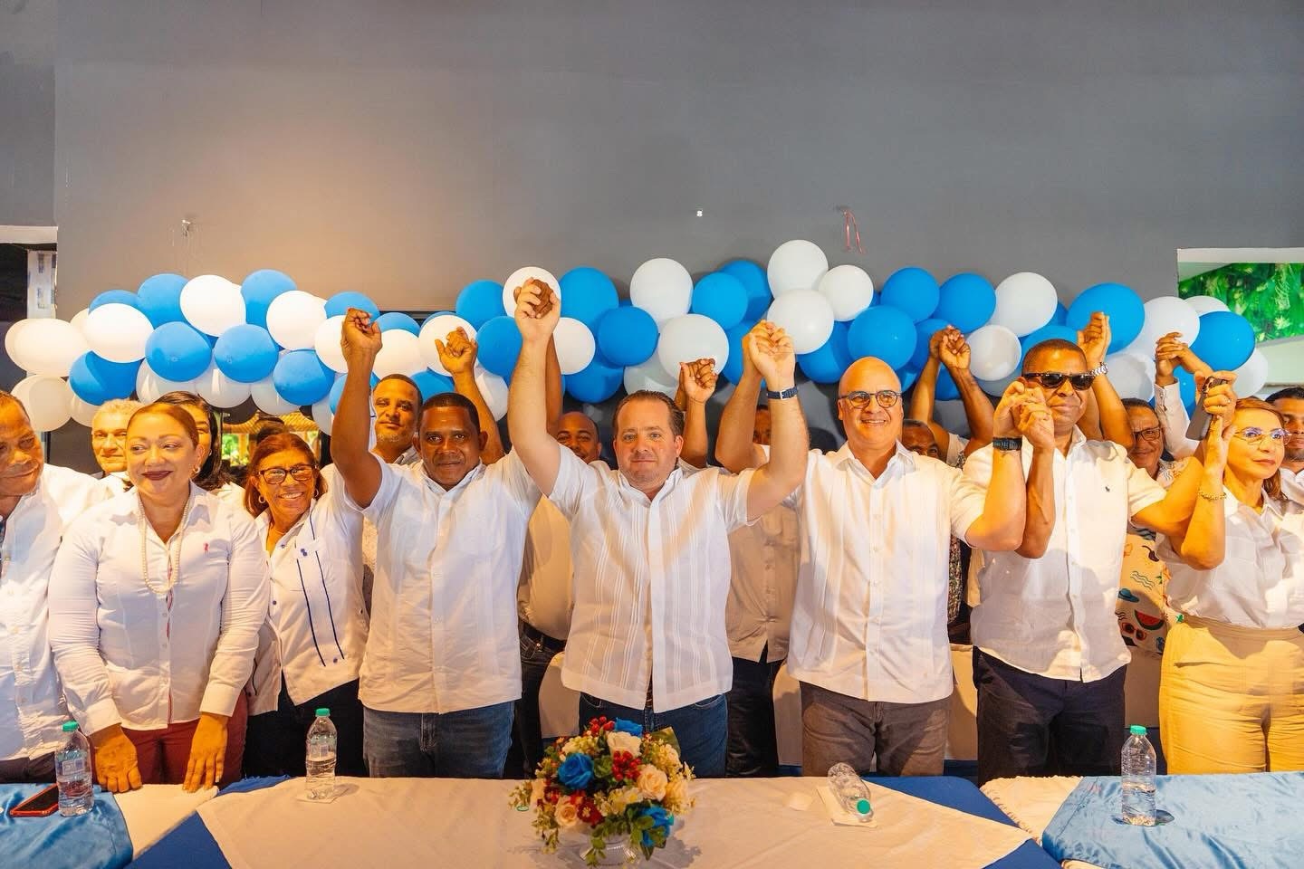 PRM juramenta a Tony Peña director del Distrito Municipal de La Isabela Histórica